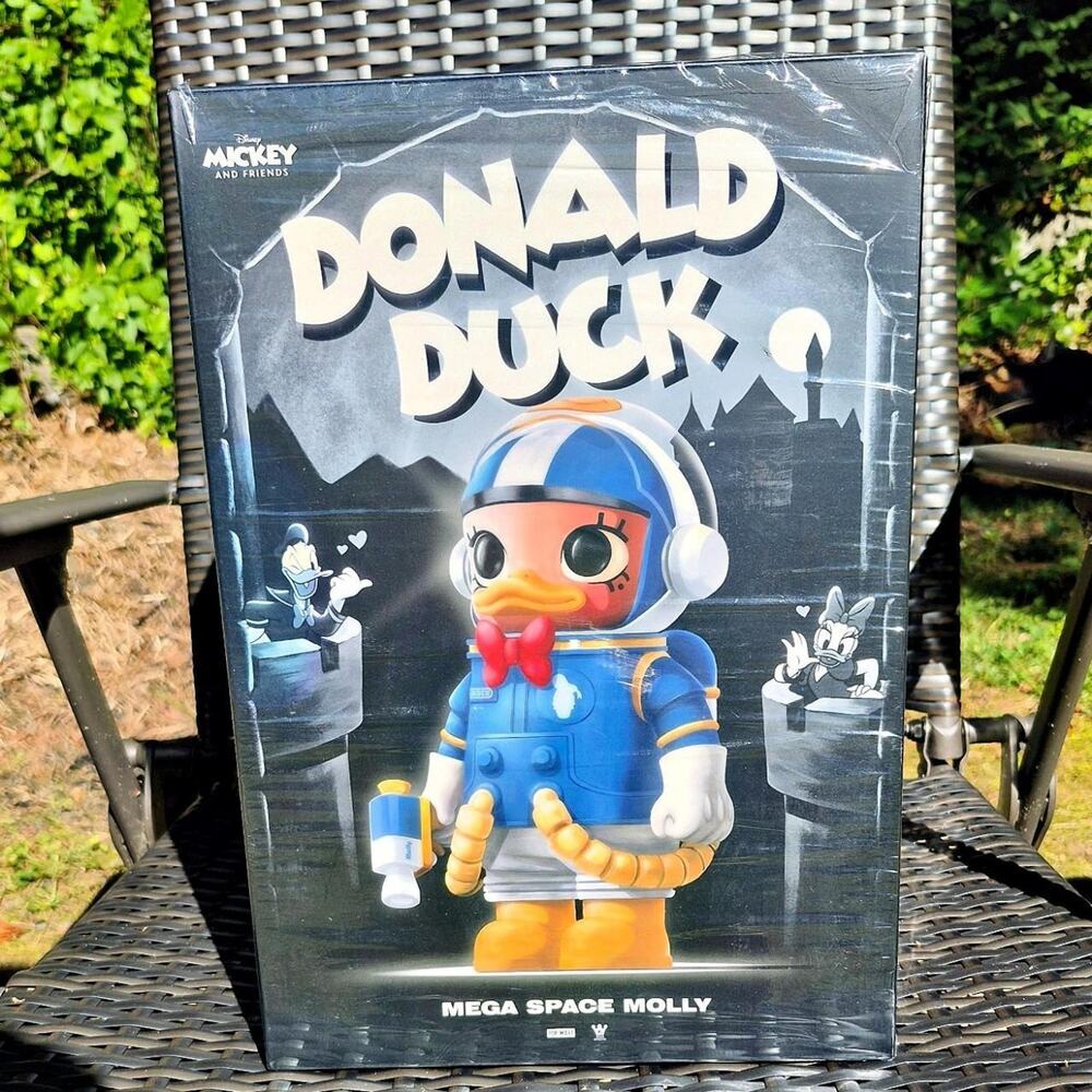 Pop mart mega space molly donald duck 400%